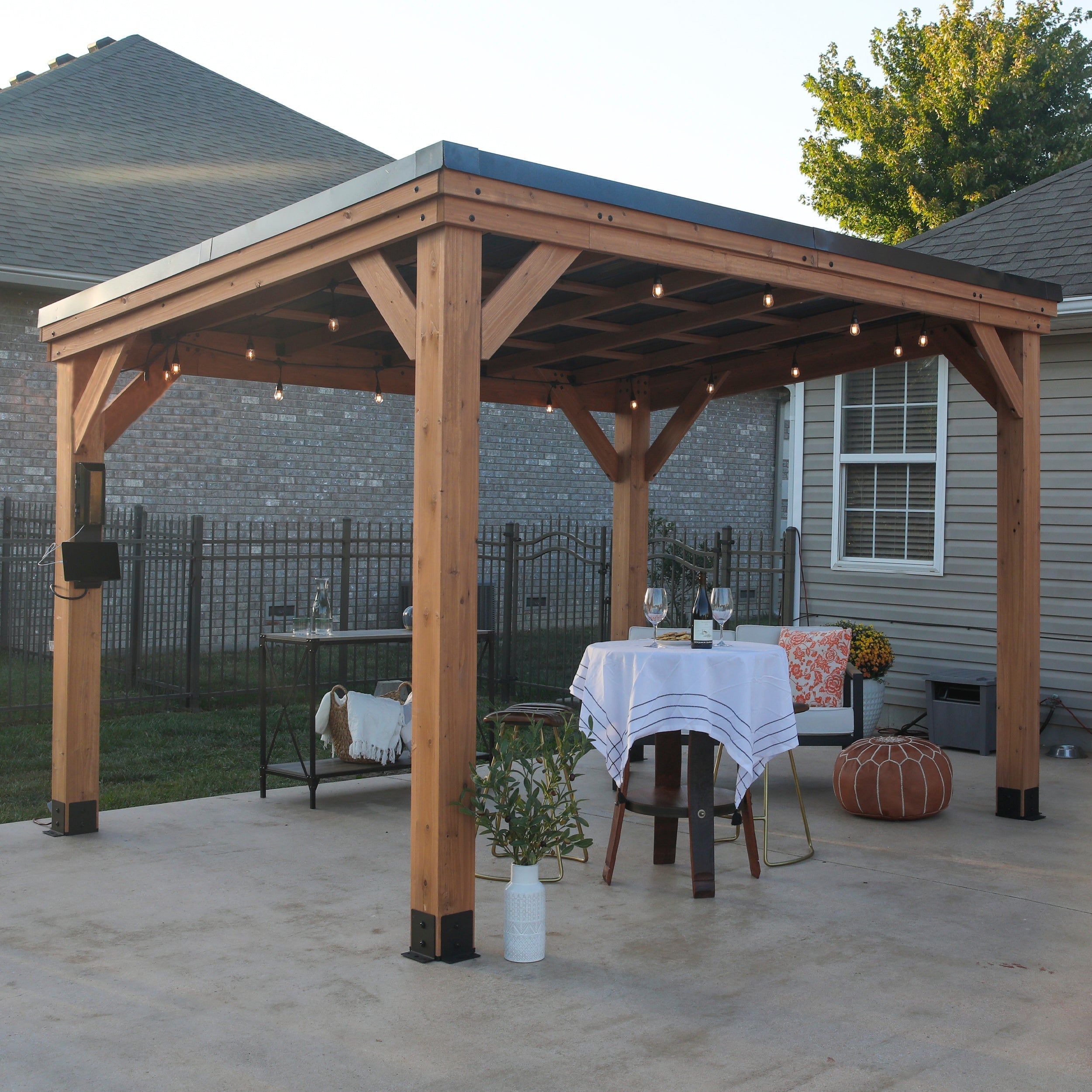 3.7m X 2.9m (12ft x 9.5ft) Arcadia Gazebo